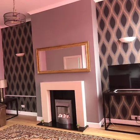 With Views - Sleeps 3 * Edinburgh