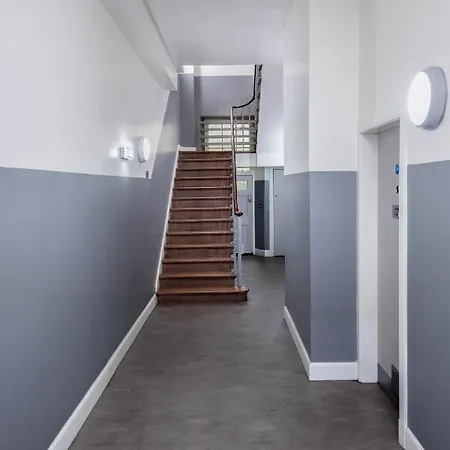 Modern In Prime Location Lejlighed *