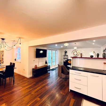 Ferienhaus Pass The Keys Stunning 4bed House With Private Sauna In Centre