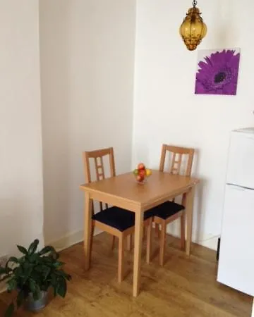 One Bed Room Flat With One Kind Size Bed And One Sofa Bed * אדינבורו