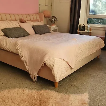 The Flat With The Pink Door *