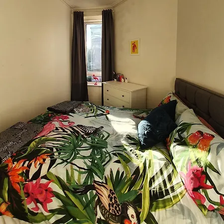 The Flat With The Pink Door Apartman