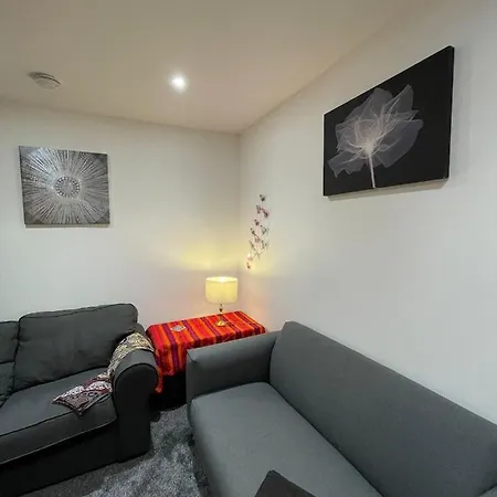 Lovely 2-bedroom Flat In Centre Apartment