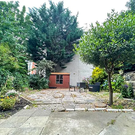 شقة Remarkable 5br Townhouse With Garden, Sleeps 12 *