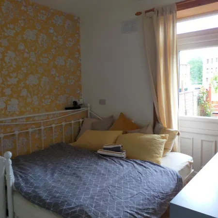 דירה Lovely 2 Bedroom With A Garden Close To The Centre אדינבורו