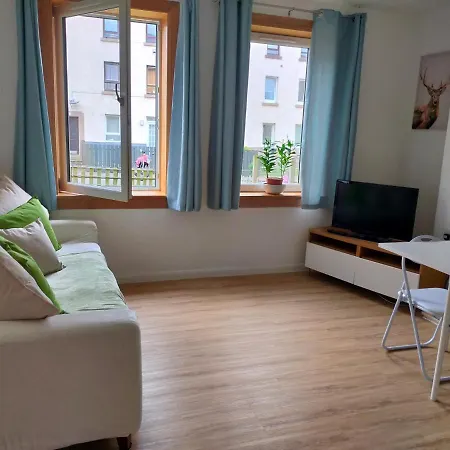 Lovely 2 Bedroom With A Garden Close To The Centre דירה אדינבורו