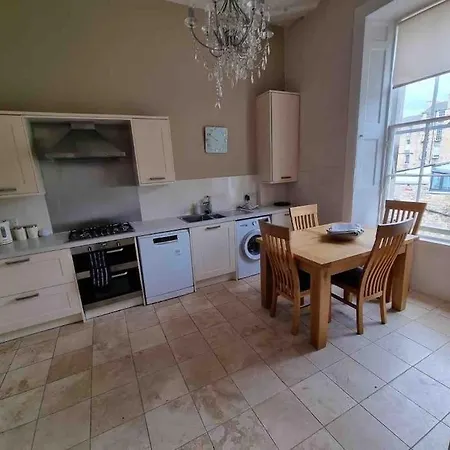 Beautiful Georgian New Town Flat