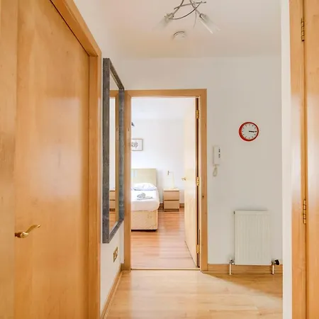 Guestready - Spacious Apt Near The City Centre Daire