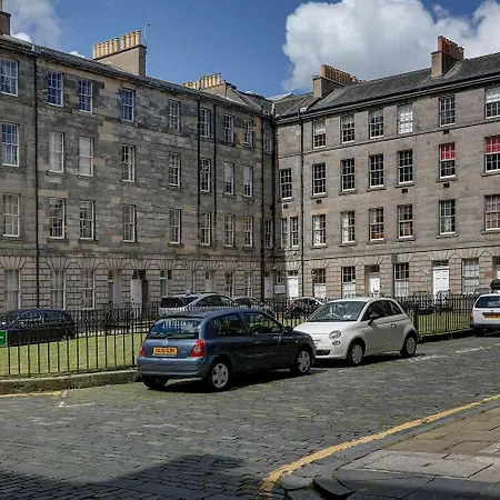 Hill Place 4*