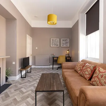 Joivy Homely By St Giles With Desk Appartamento Edimburgo