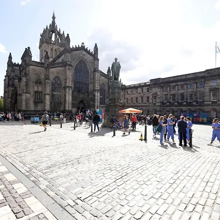 Joivy Homely By St Giles With Desk Appartamento Edimburgo