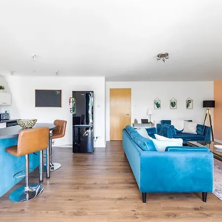 Joivy Modern 2 Bed Flat Near Murrayfield Stadium * Edinburgh