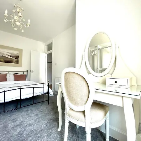 South Bridge Apartment