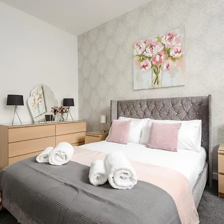 2 Bedroom Royal Mile *