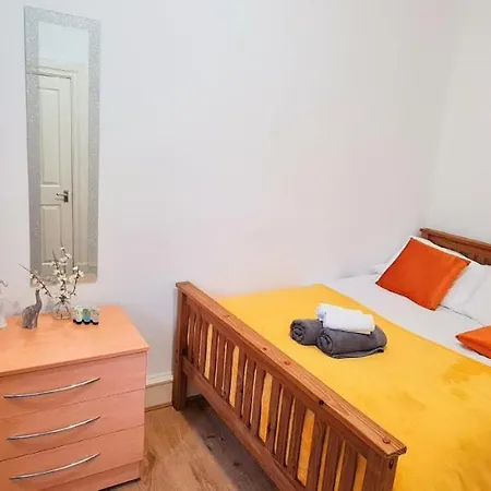 Central Deluxe - Excellent Location - Five Star Amenities - Free Parking *