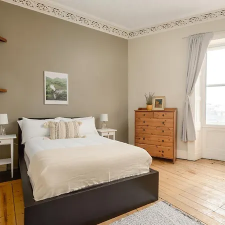 2 Bed Old Town - Next To Castle Appartement