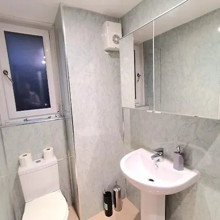 Central Deluxe - Excellent Location - Five Star Amenities - Free Parking