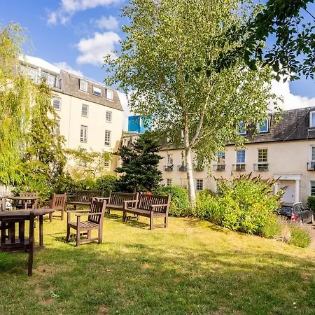 Central, Bright 2 Bed Flat - Pool & Sauna * 爱丁堡