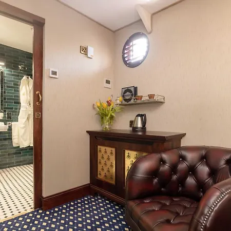 Отель Ocean Mist Leith