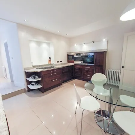 Ramsay Garden - Spacious 3-bedroom Next To Castle * 爱丁堡