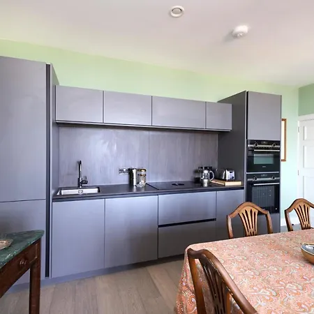 Joivy Inviting Flat At The Heart Of Apartment Edinburgh