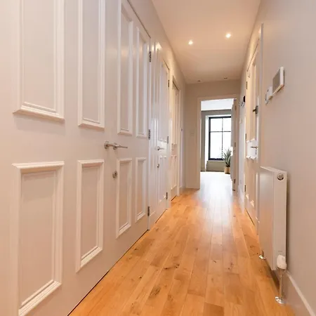 Апартаменты Joivy Stylish Flat In New Town *