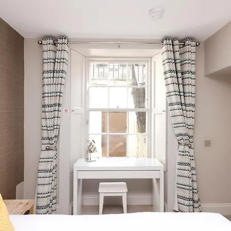 Апартаменты Joivy Splendid Flat Near Castle Эдинбург