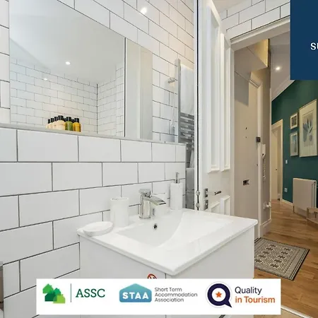 2 Bed Grassmarket By Sunrise Short Lets דירה אדינבורו