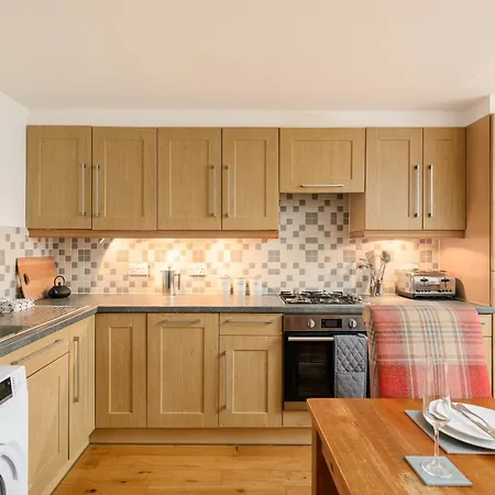 2br New Town Garden דירה