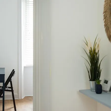 Lovely 1-bedroom In Apartment Edinburgh