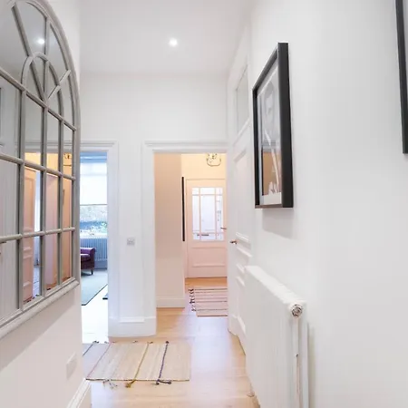 Meadowbank 3-bed Edinburg