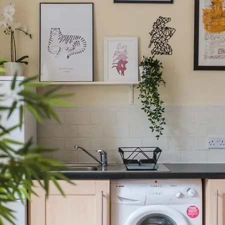 شقة Bright And Modern 2 Bed *