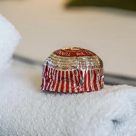 Apartment Centre 2 Bedroom Main Door