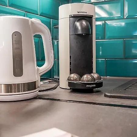 Centre 2 Bedroom Main Door Apartment *