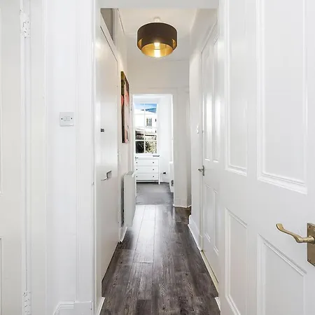 Centre 2 Bedroom Main Door Edinburgh