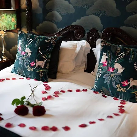 No11 Boutique & Brasserie