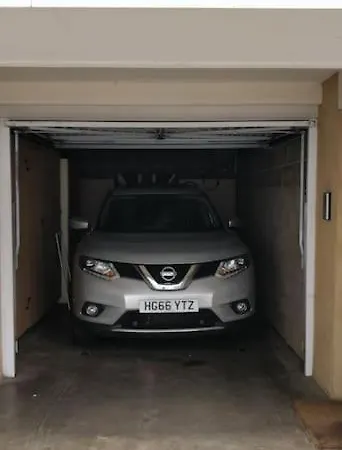 West End & Eicc With Parking Апартаменты