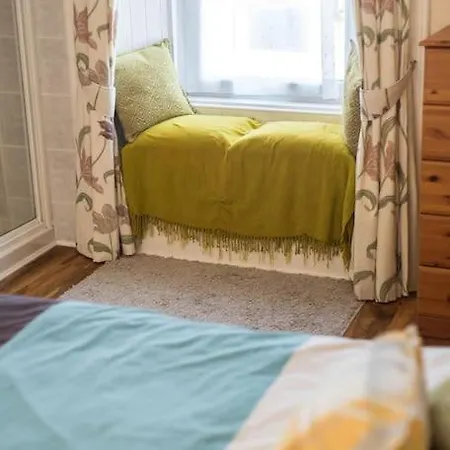 Abercorn Semi-detached House * Edinburgh