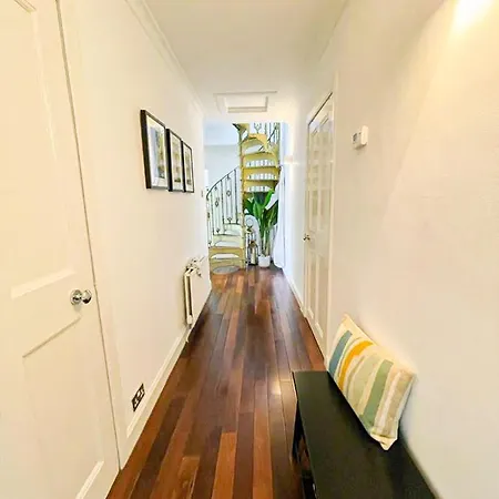 Exquisite & Lively With Fireplace & Panoramic Views *