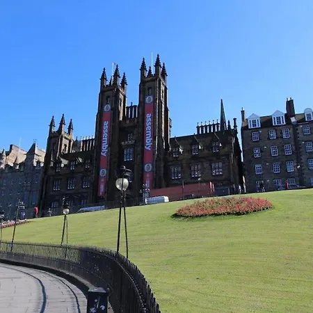 Appartamento Modern Flat With Fantastic Views In Old Town Edimburgo