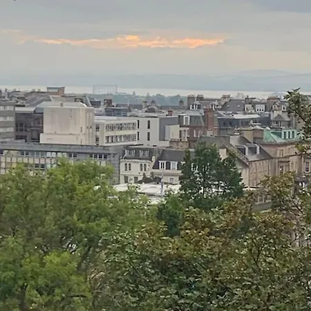 Appartamento Modern Flat With Fantastic Views In Old Town Edimburgo