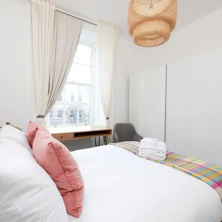 Joivy Bright And Modern Flat With Desk * Edinburgh