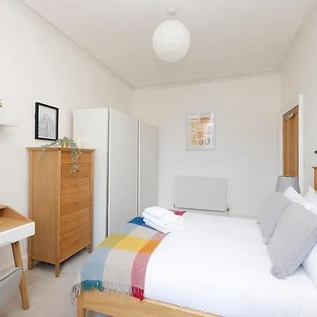 Joivy Bright And Modern Flat With Desk Apartment *