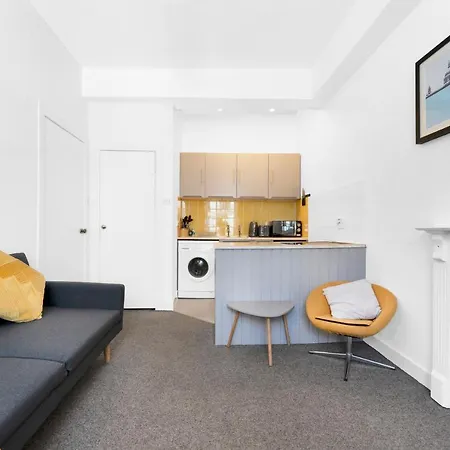 Modern & Spacious 1 Bedroom - Close To Centre - Sleeps Up To 3 Guests Apartment