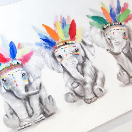 Beautiful 4 Bedroom - Ideal Location - Free Parking *