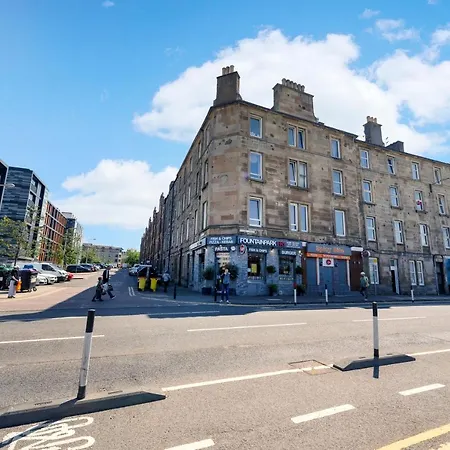 Modern & Spacious 1 Bedroom - Close To Centre - Sleeps Up To 3 Guests * Edinburgh