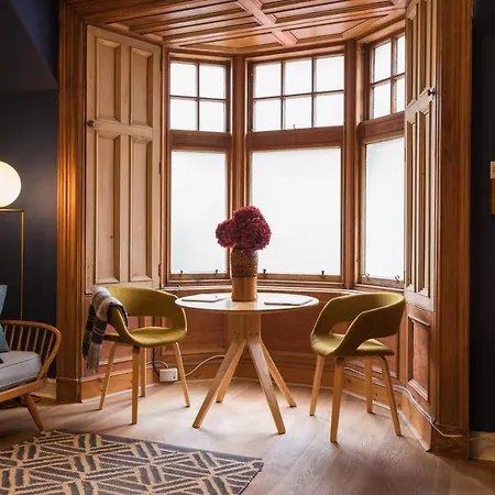 Joivy Contemporary With Free Parking Edinburgh