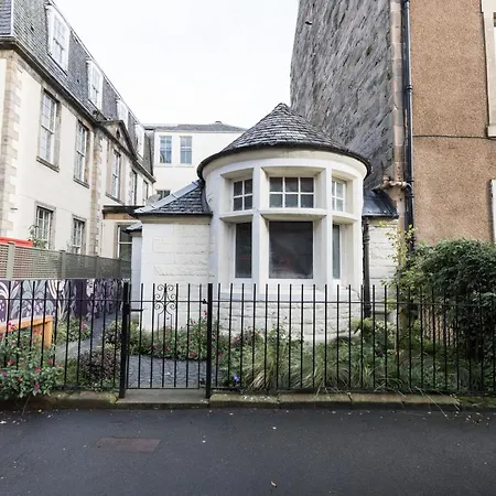 Joivy Contemporary With Free Parking Edinburgh