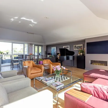 Joivy Beautiful Penthouse With Terrace & Jacuzzi