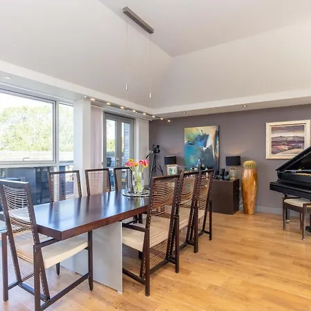 Joivy Beautiful Penthouse With Terrace & Jacuzzi Εδιμβούργο